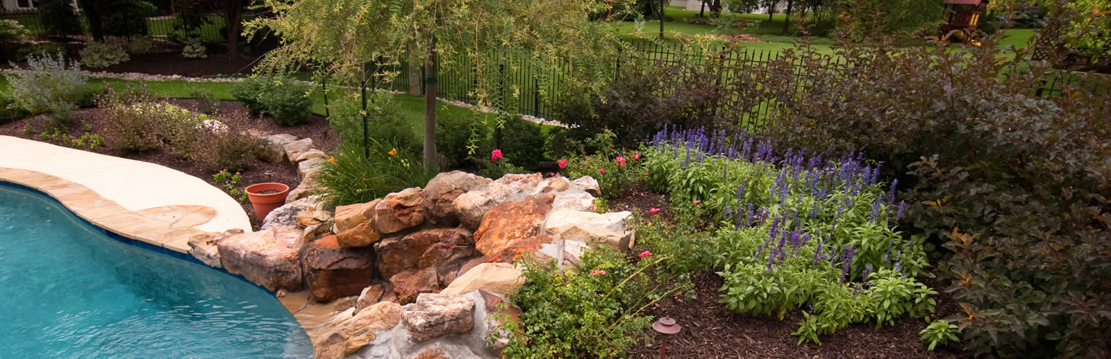 landscaping service by greenleaf garden services